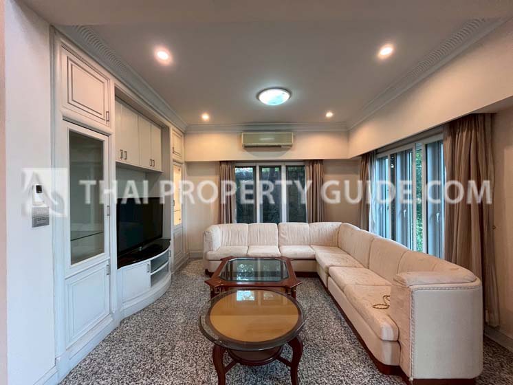 House with Shared Pool in Bangnatrad 